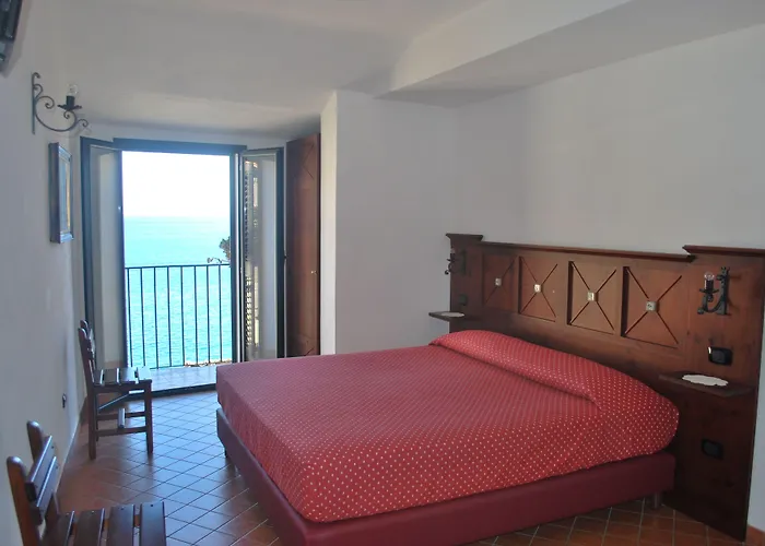 La Locandiera 3* Scilla