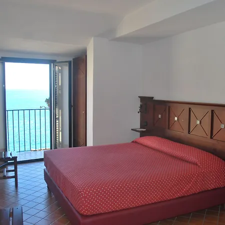 La Locandiera 3* Scilla