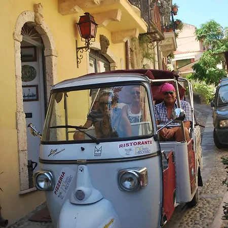 La Locandiera Scilla