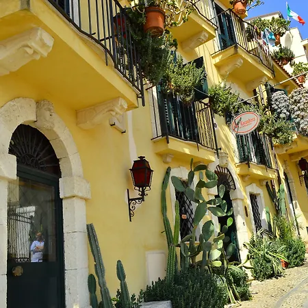 La Locandiera Scilla