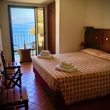 La Locandiera Scilla